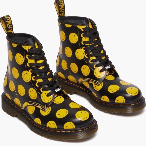 Dr. Martens Shoes - Dr. Martens × Smiley® 1460 Pascal
Boot